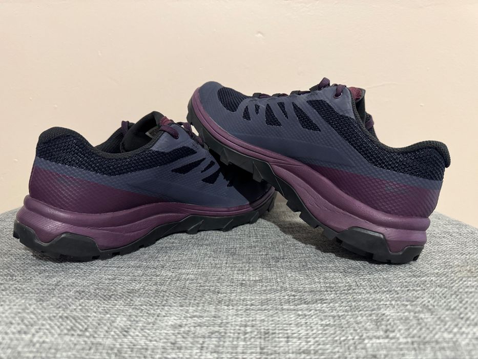 Salomon  WOMEN'S OUTLINE Gore Tex.