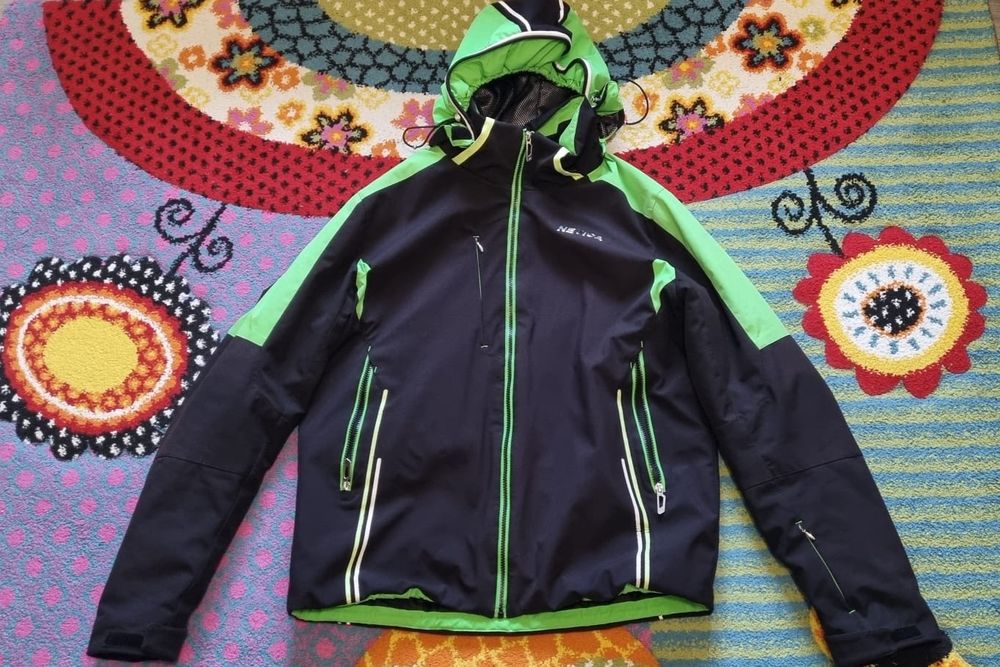 Vând costum ski marca NEVICA