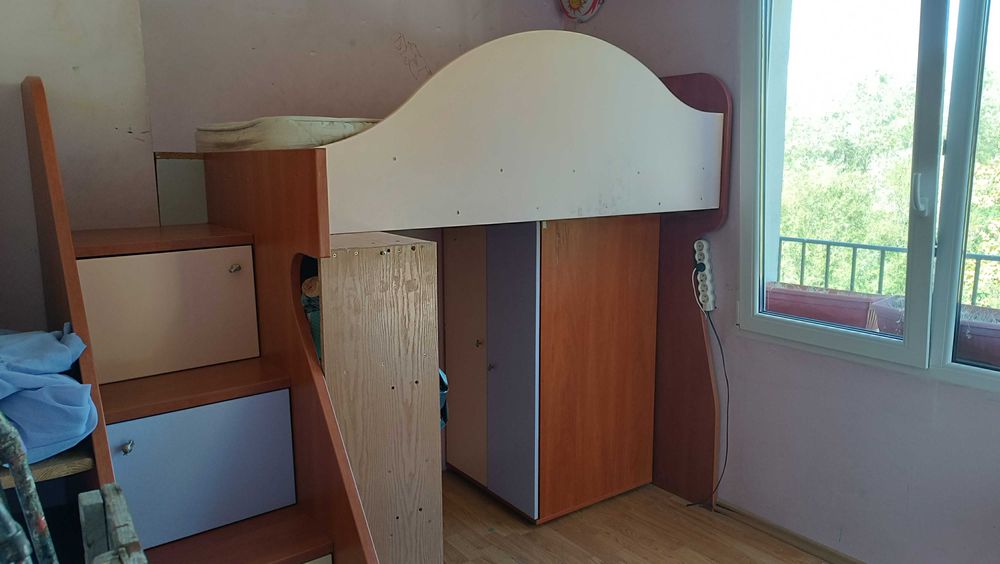 Детско легло с матрак и гардероб