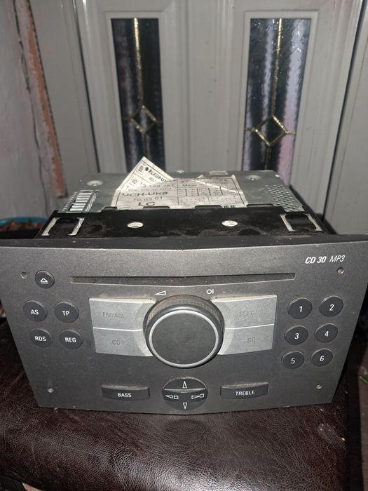 Vând radio CD auto Opel Astra H in stare buna