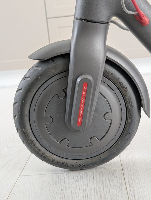 Vând trotineta electrica Xiaomi M365 în stare excepțională