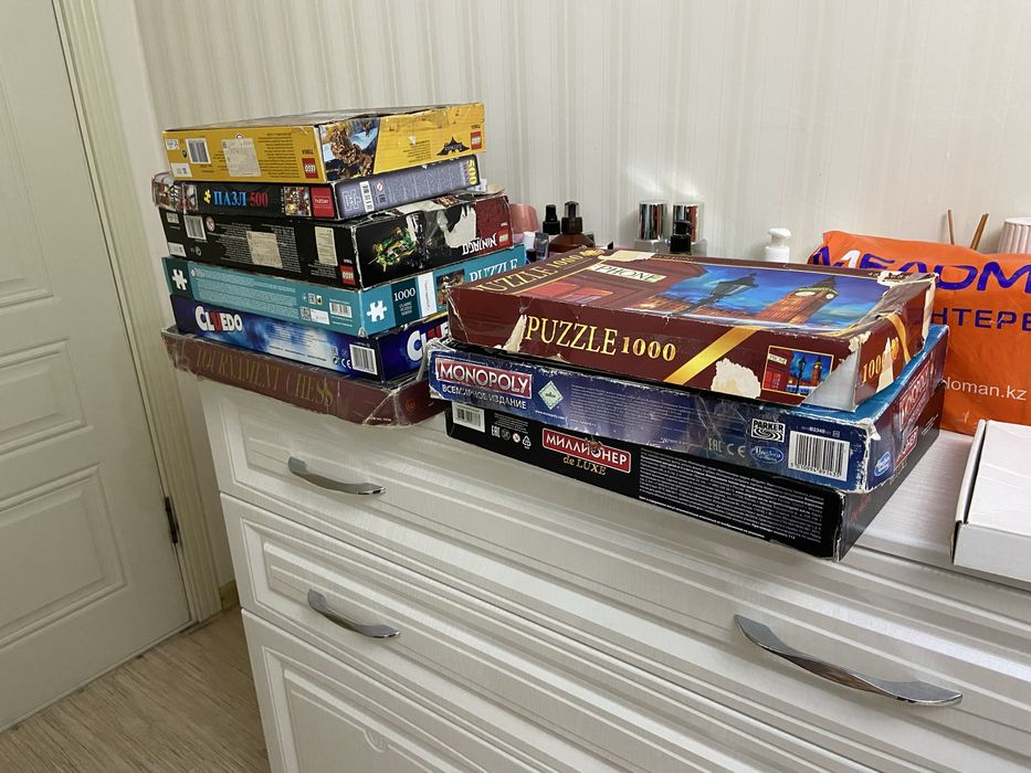 Продаются настольные игры, пазлы и леги в отличном состоянии!