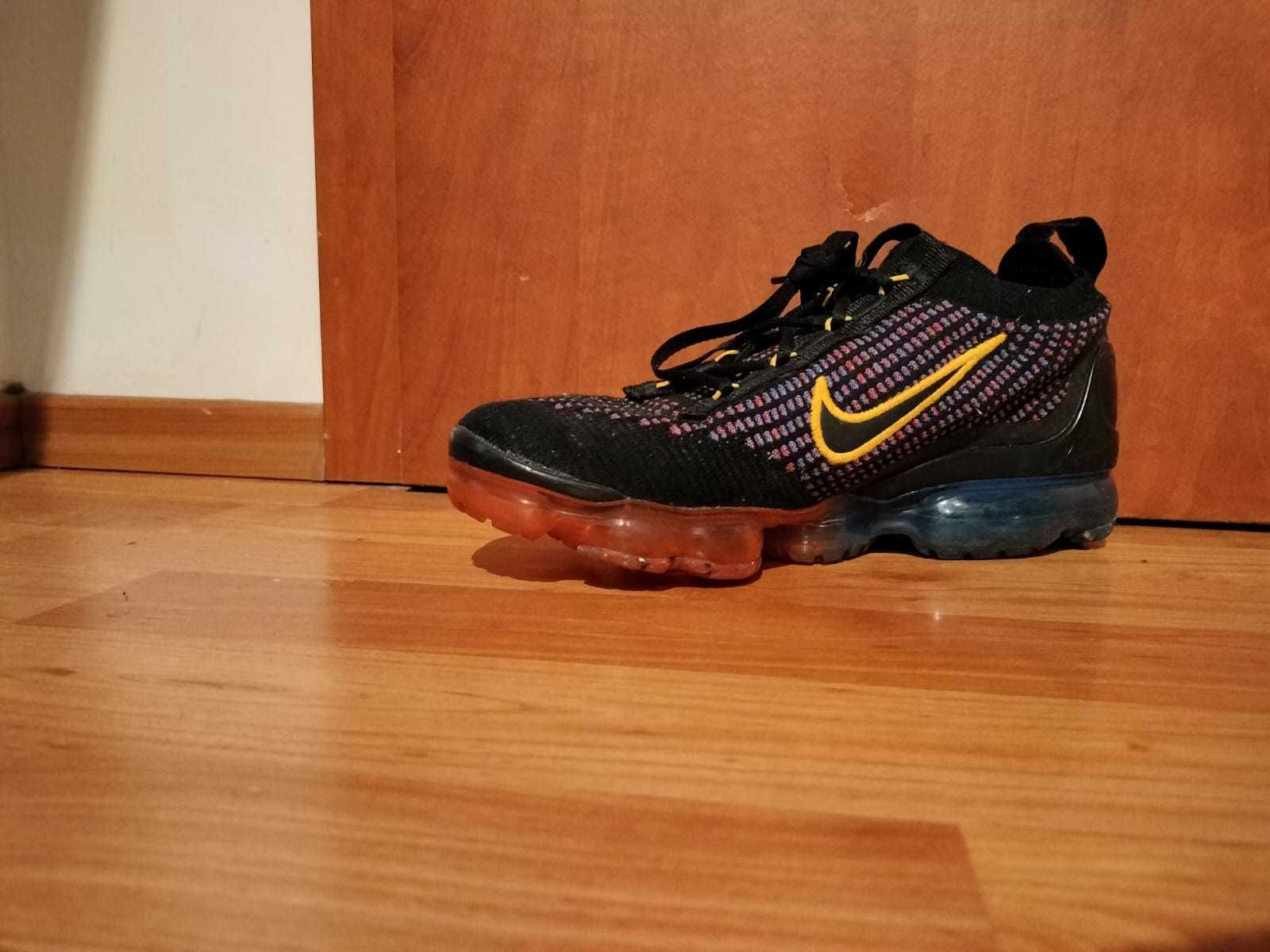 Nike Air Vapormax 2021 FK, Black / University Gold, Style DV2198 001