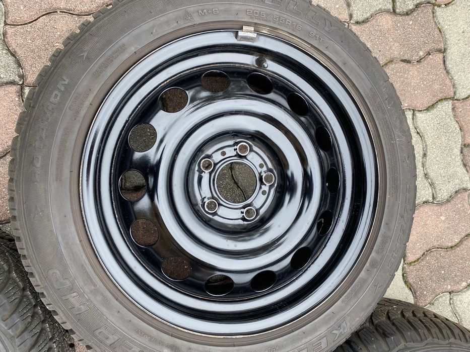 Vand 4 genti cu cauciucuri de iarna 205/55R16 pentru Peugeot 308