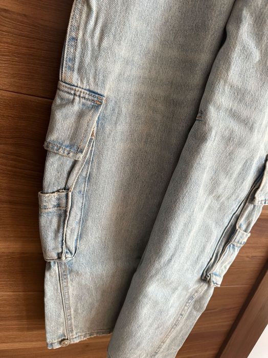 Светли дънки с много джобове Zara