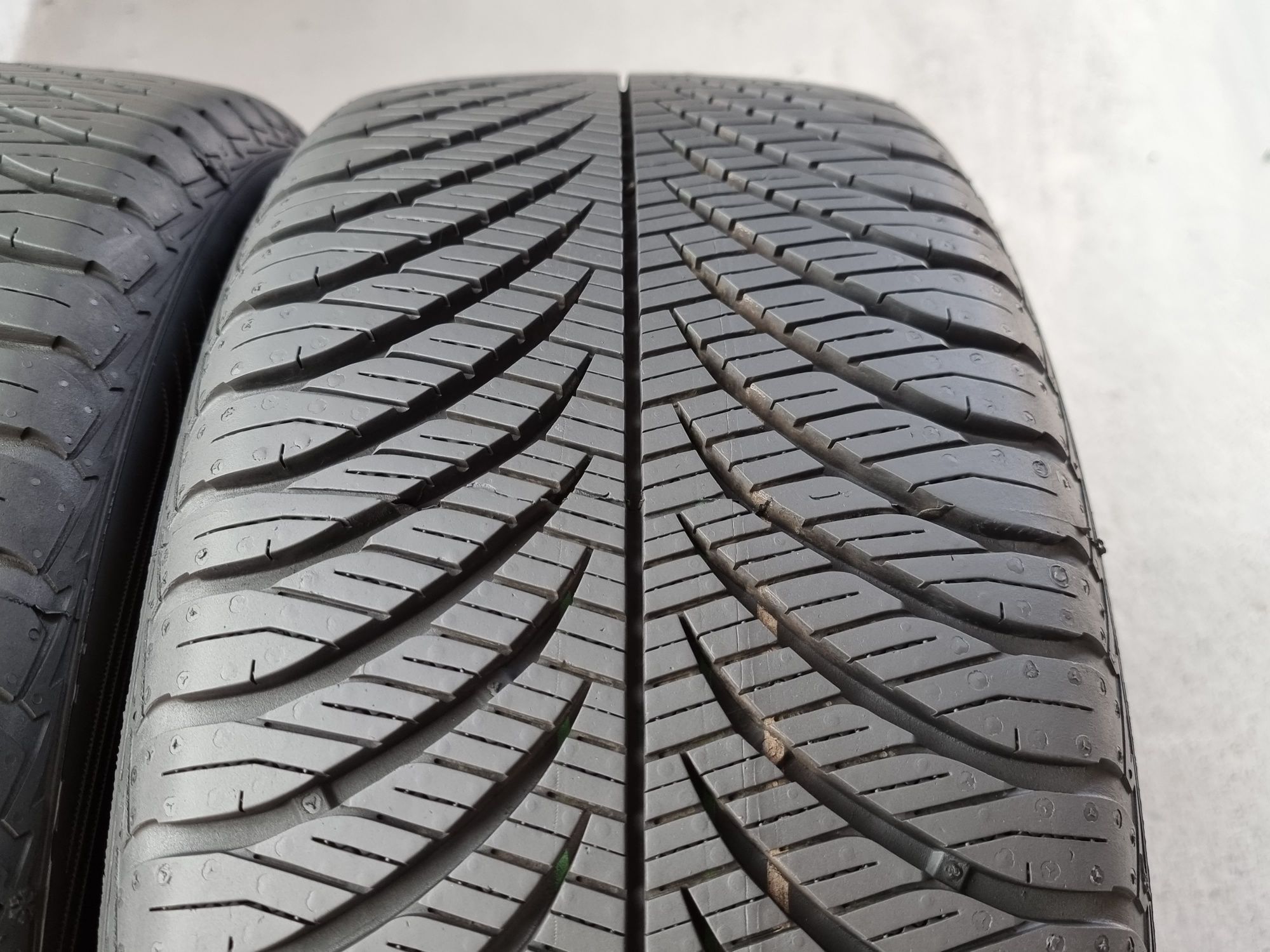 215/45/16 Goodyear 2Броя: 240лв 8.4мм