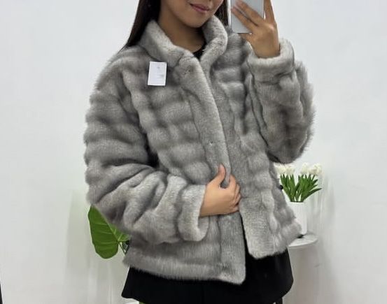 Продам эко шубку серого цвета