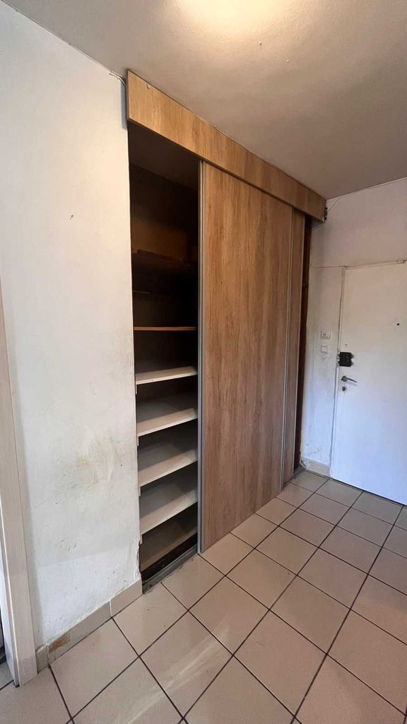Продава се Тристаен апартамент в София, Център - 63 кв.м за 2143 €/кв.м - Снимка #7
