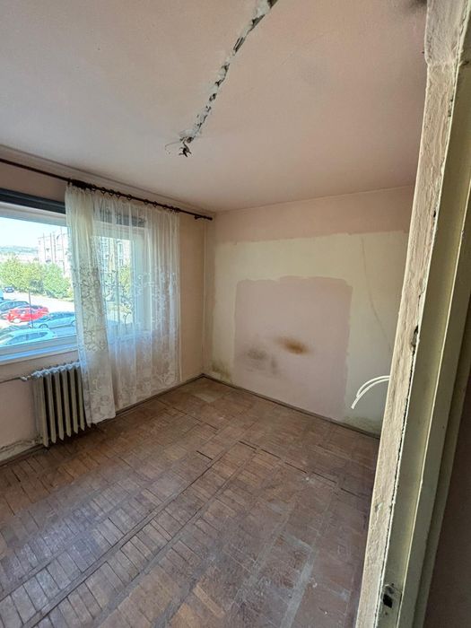 PROPRIETAR vând apartament cu 3 camere Et.1 ,Aleea Ioan Slavici Bl 49