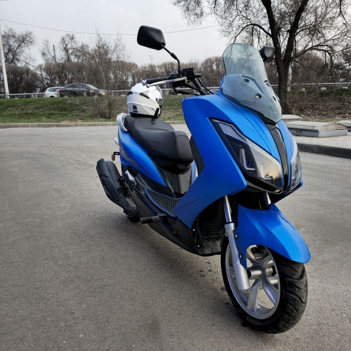 Скутер Honda Q48-200cc.