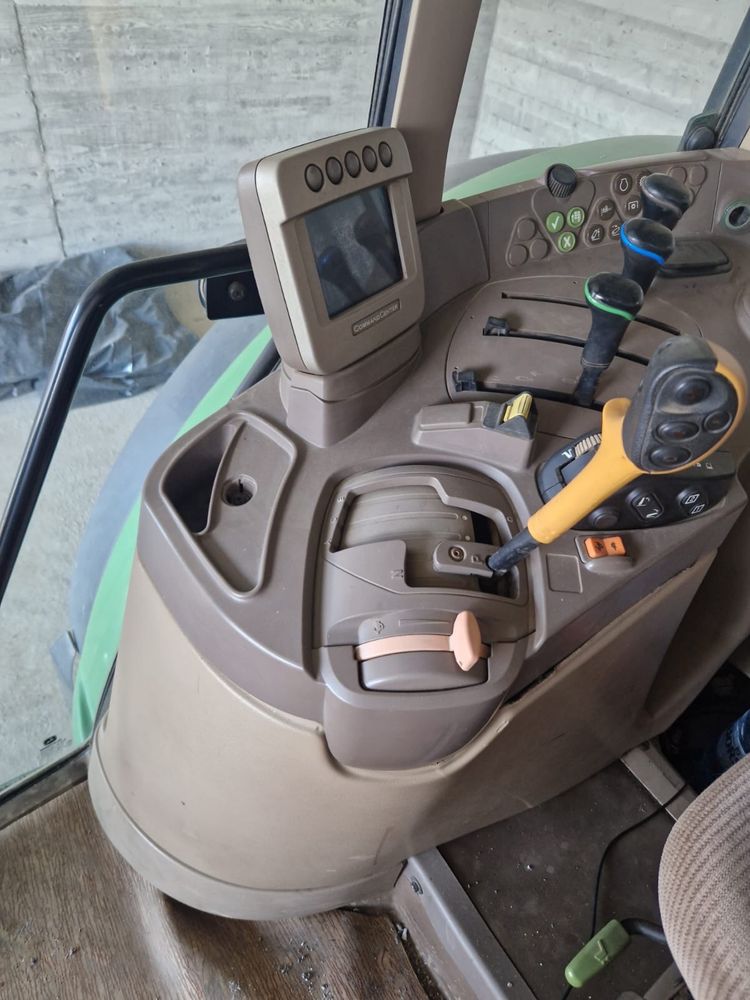 Vand Tractor John Deere 7530