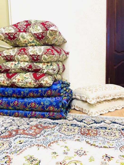 Подушки, корпешки постельное белье: простыни , наволочки пододеяльники