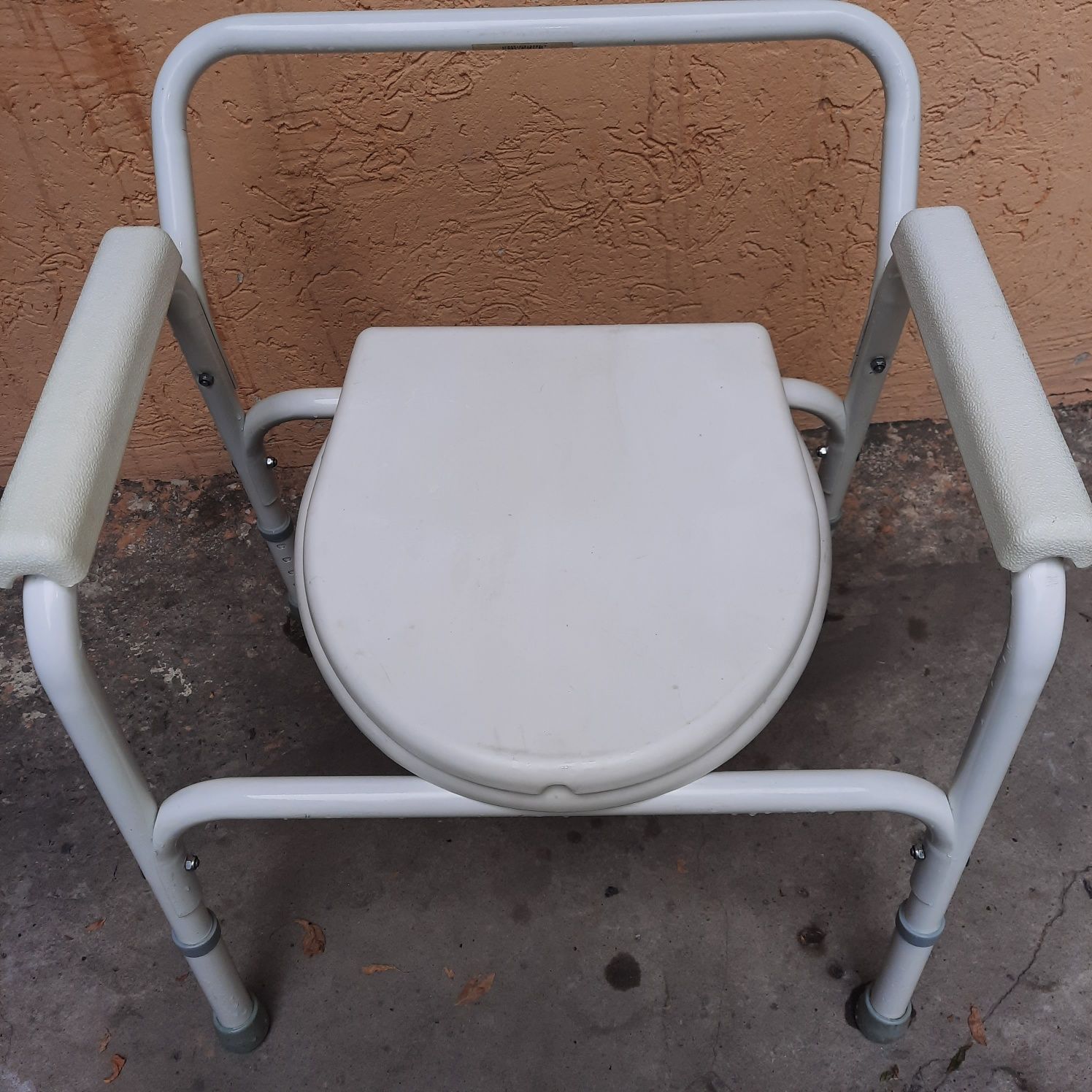 Продается санитарный стул. Для инвалидов .