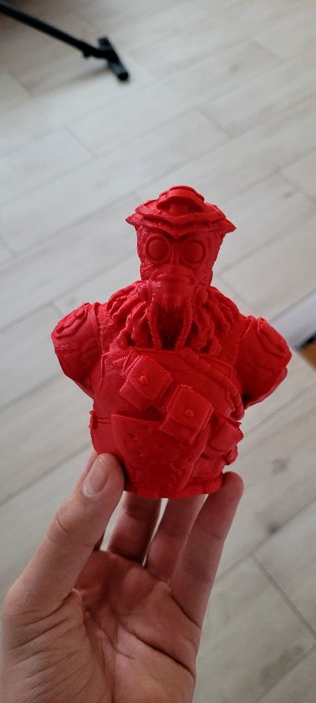 Vând figurină printată 3d cu Bloodhunt