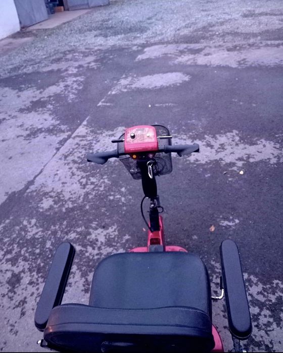 Scuter Carut electric pentru persoane cu dizabilități handicap