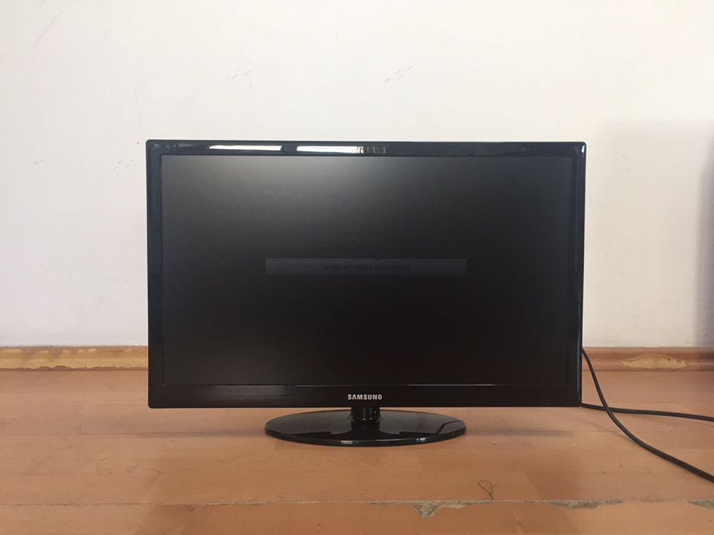 Monitor Samsung 22inch butoane cu touch si boxe incorporate Full HD