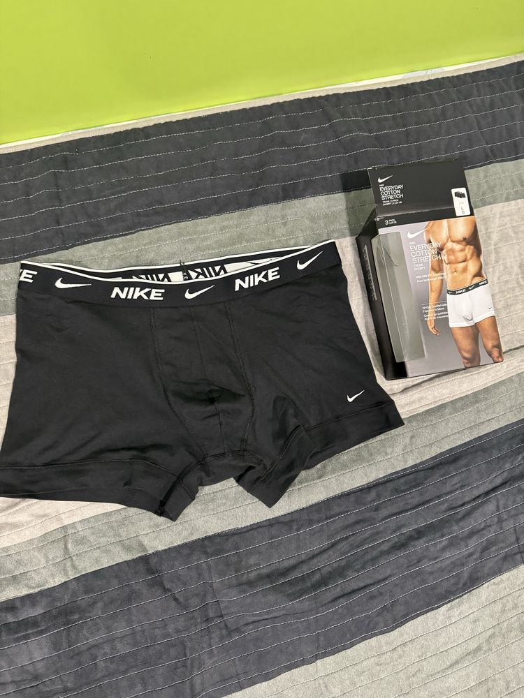Боксерки Nike.