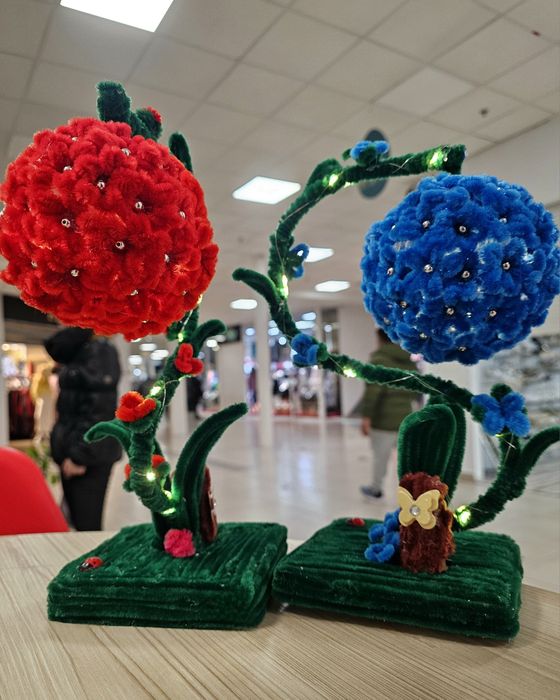 Lampa decorativă cu flori
Cu un aer de poveste si cu foarte multe flor