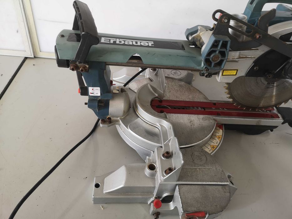 Циркуляр пендула - Erbauer 2000W / 255mm