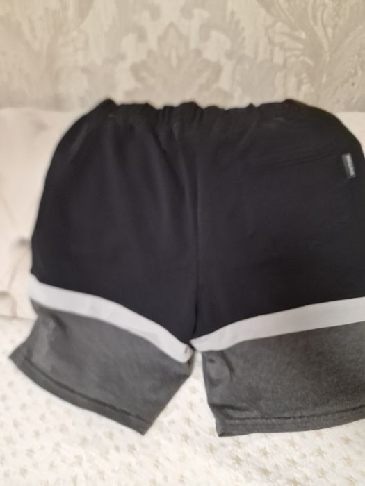 Pantaloni scurti off White M