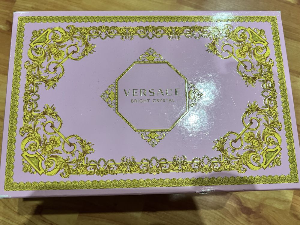 Poseta tip Versace