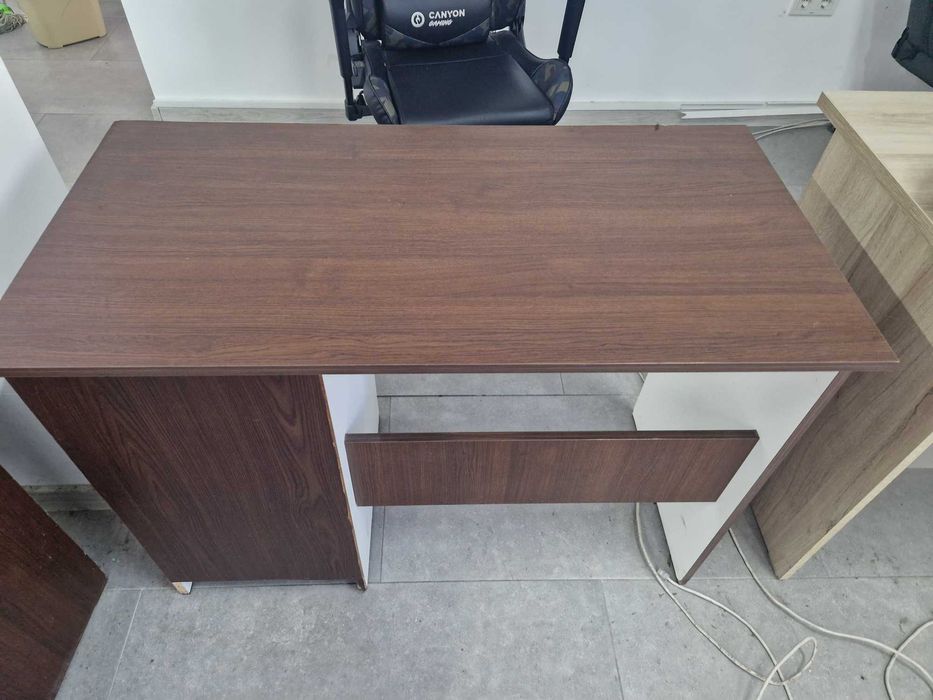 Бюра за офис или детска стая