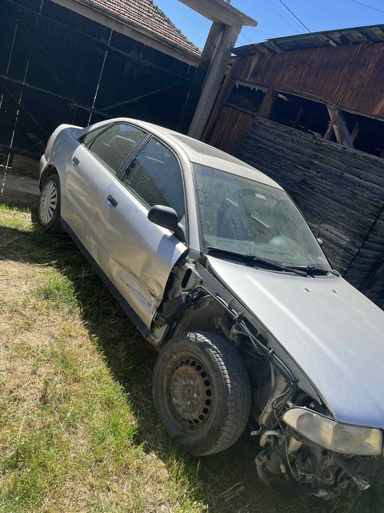 Audi A4 B5 na chasti