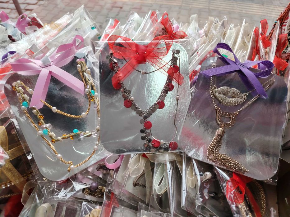 Бижута , комплекти от 4лв до 12лв