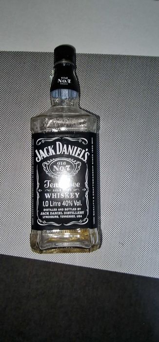 Бутилки от Джак Даниелс и друг марков алкохол Jack Daniels