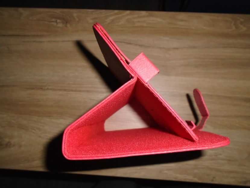 Husa rosie, noua pentru tablete