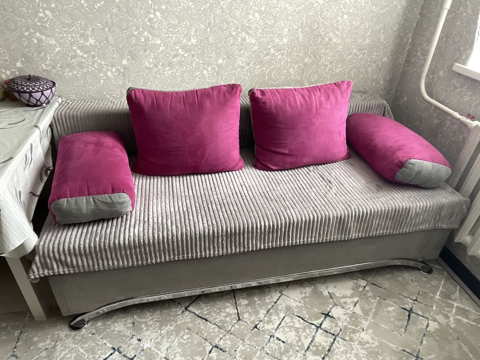 Продам Срочно Диван Идеальное состояние