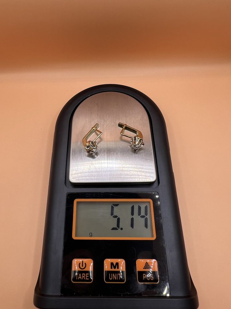 Продам золотые серьги.