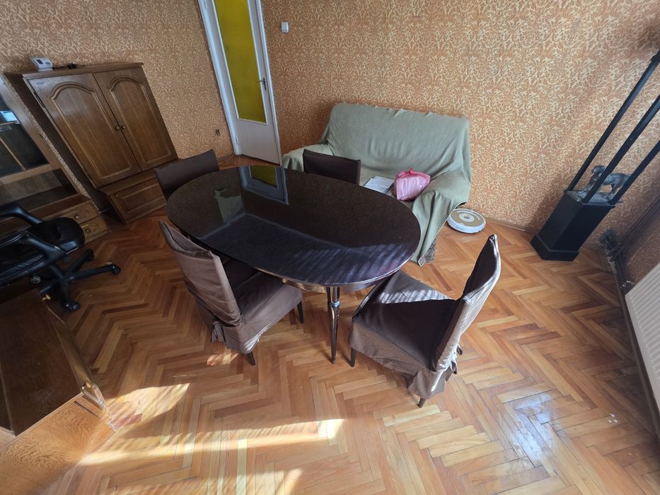 Masa extensibila cu 6 scaune din lemn masiv de colectie