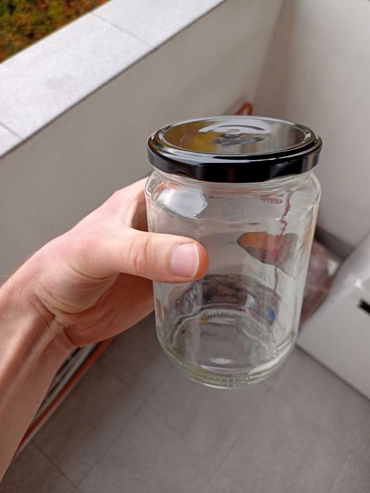 Буркани измити старателно