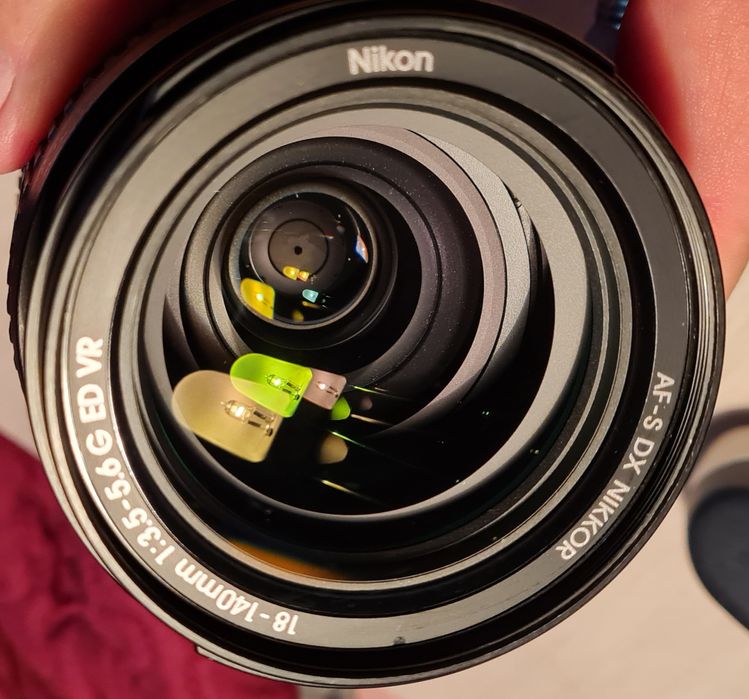 Vând obiectiv Nikon 18-140mm 3,5-5,6G DX SWM VR ED