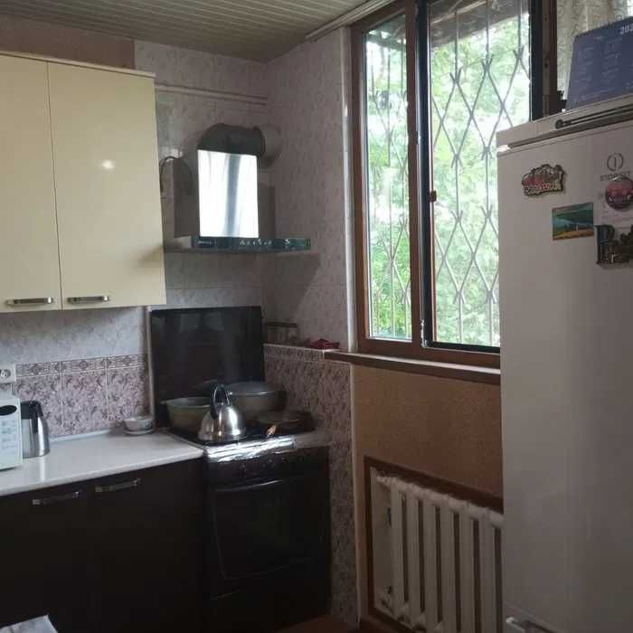 Себзор 1 линия под офис квартира сотилади. Себзар продаётся под бизнес