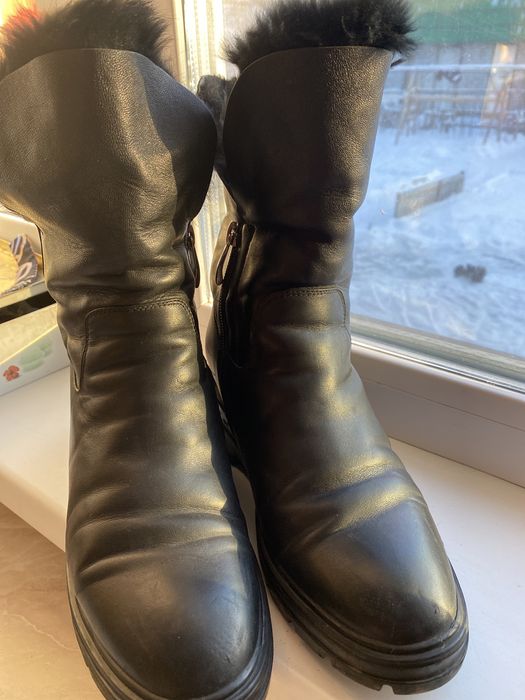 Продам зимние кожаные сапоги 38р мех натуралка