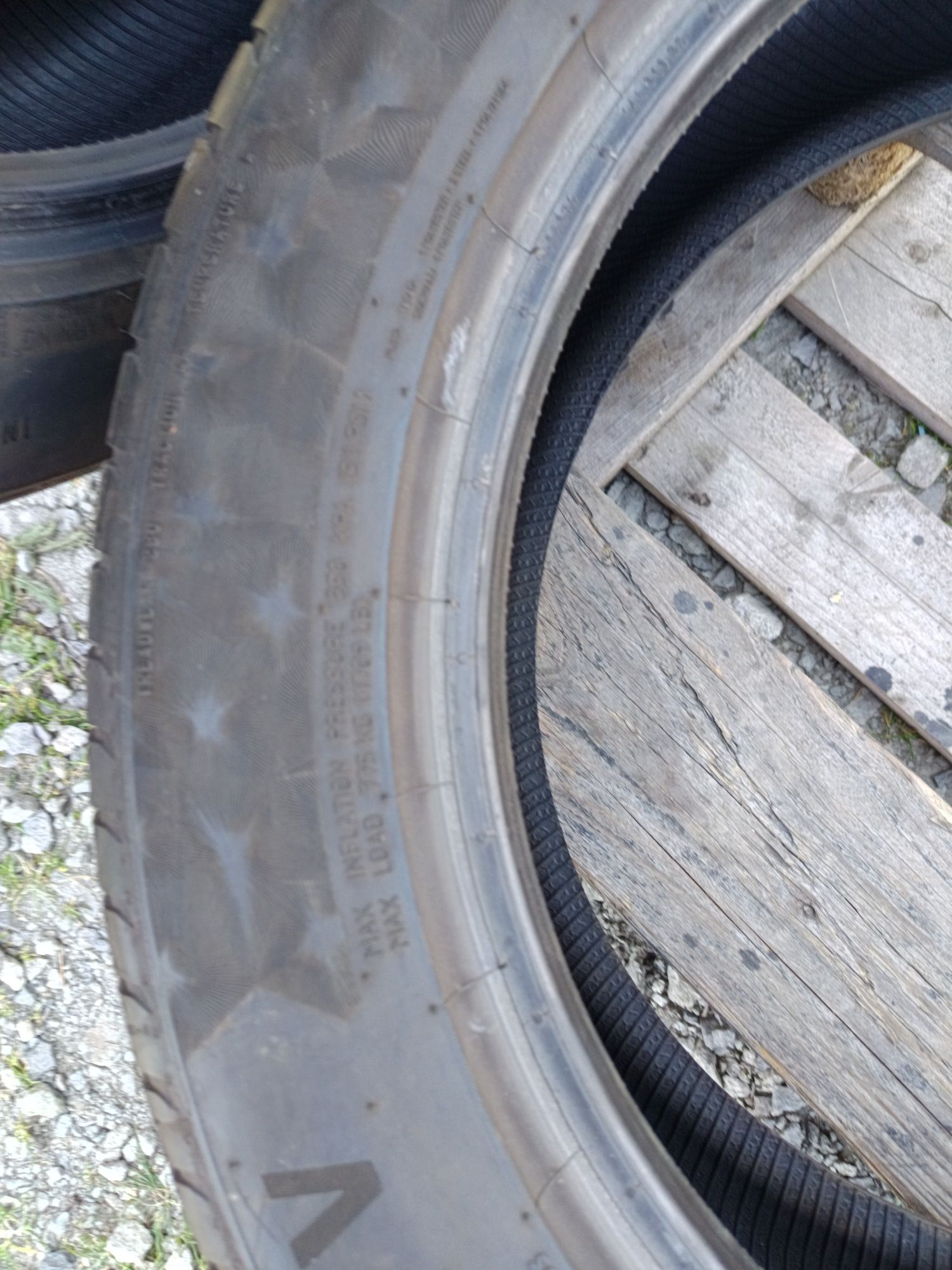 225 55 R 19 V Continental Дот 1019