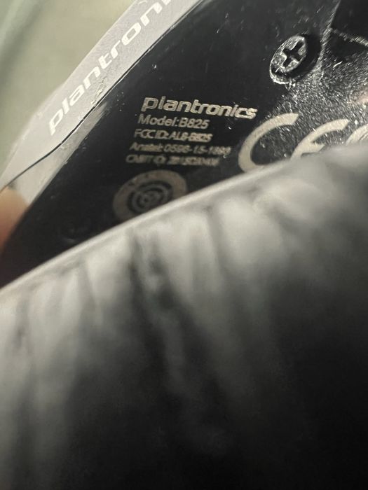 Vind casti plantronics voyager focus b825 arata foarte biine