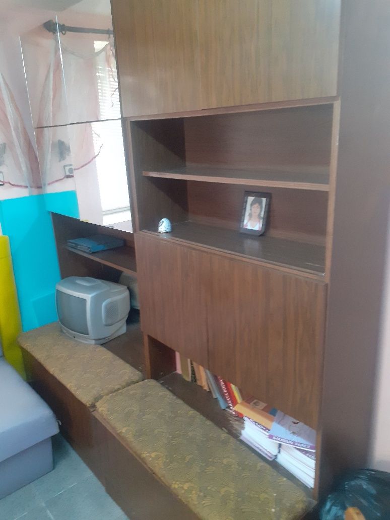 Секция на 3части.В много добро състояние.