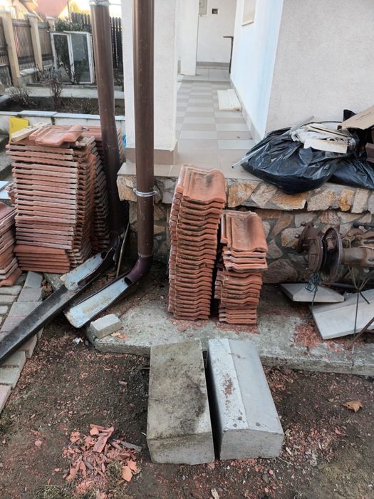 Tigla ceramica, stare buna, coame ceranice noi.