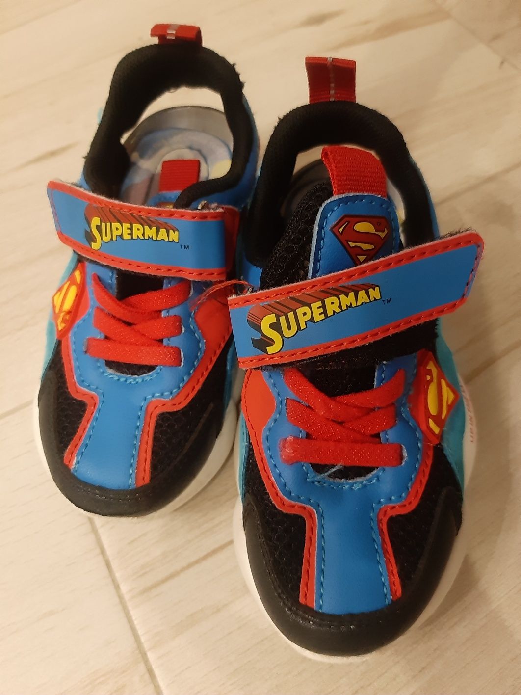 Sandale superman marimea 25- 26
