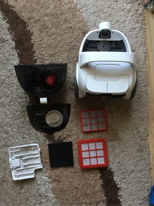 Aspirator fara sac Gorenje cu filtre curate trage fb