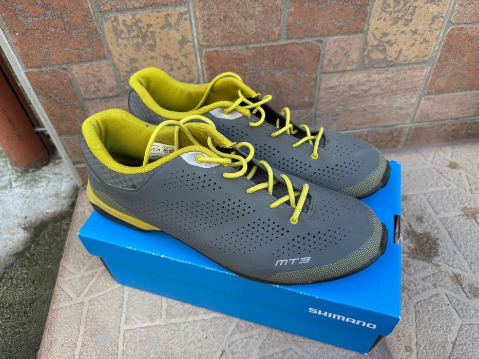 Обувки Shimano за планинксо колоездене.