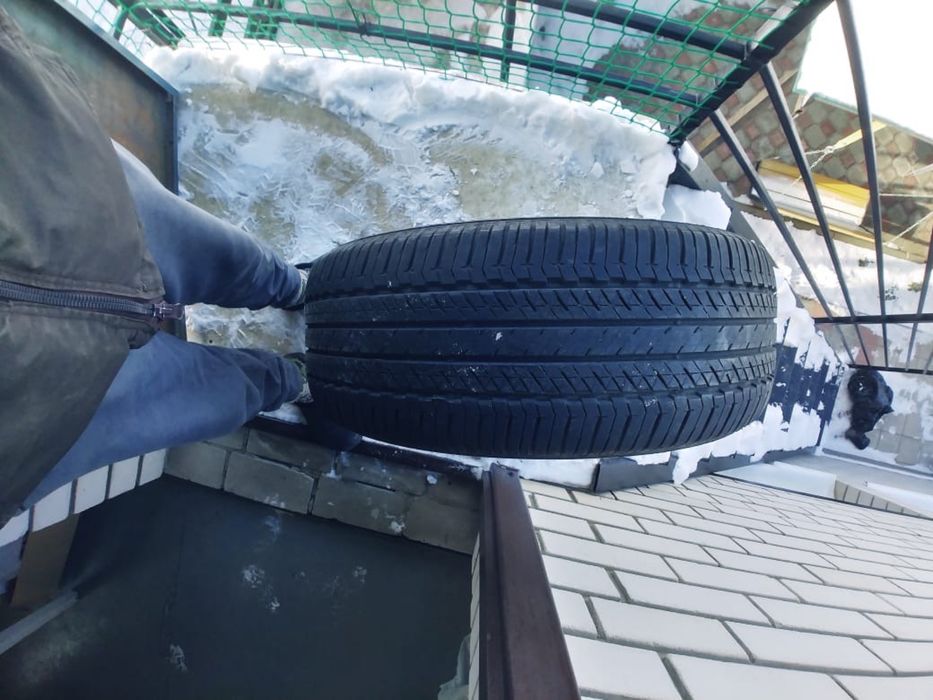Продам летнюю резину Bridgestone