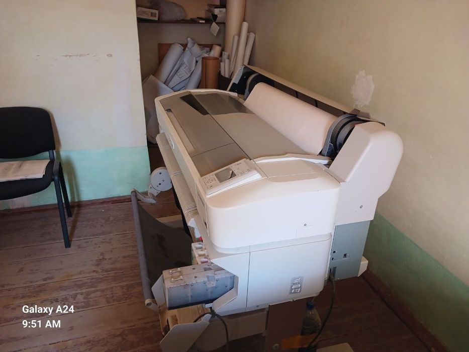 Plotter printer sotiladi