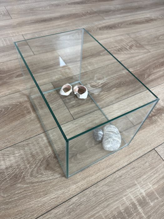 De vânzare acvariu 30 lungime x 20 latime x 20cm înălțime.