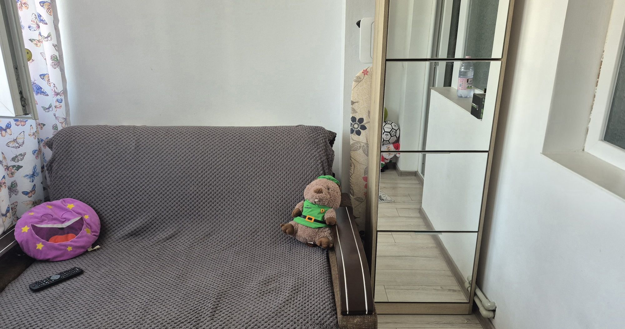 vând garsoniera cu balcon