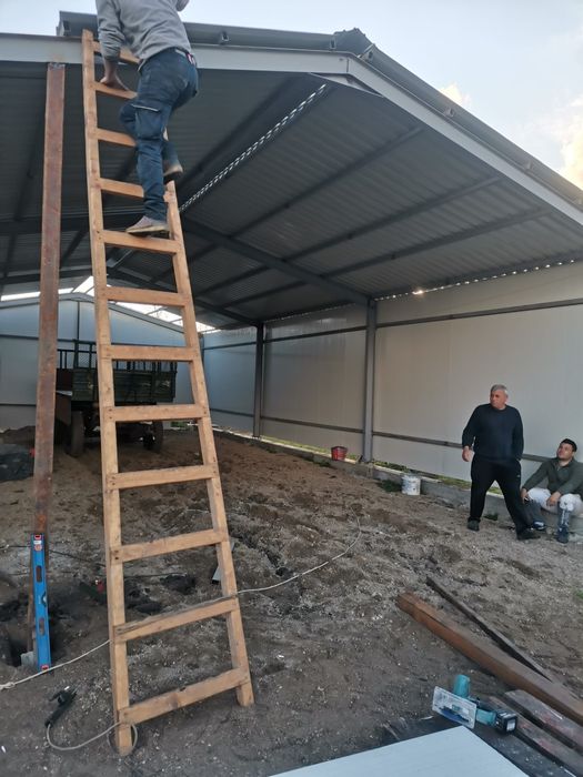 Vand hala pe structura metalica destinata pentru servicie auto,stație