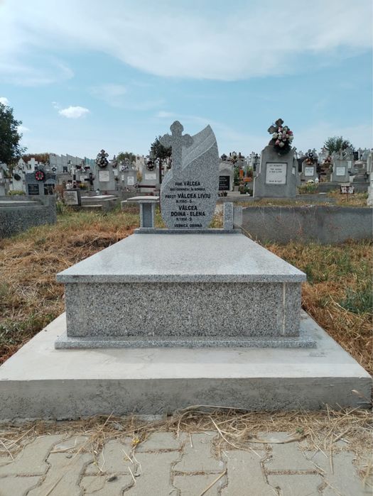 SUPER OFERTA monumente funerare cruci granit, cavou, bordura, capace